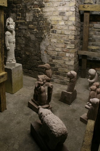 <p>Stefan Rinck - Grusader<br /><br />2008<br />Sandstone<br />88 x 15 x 41 cm</p>